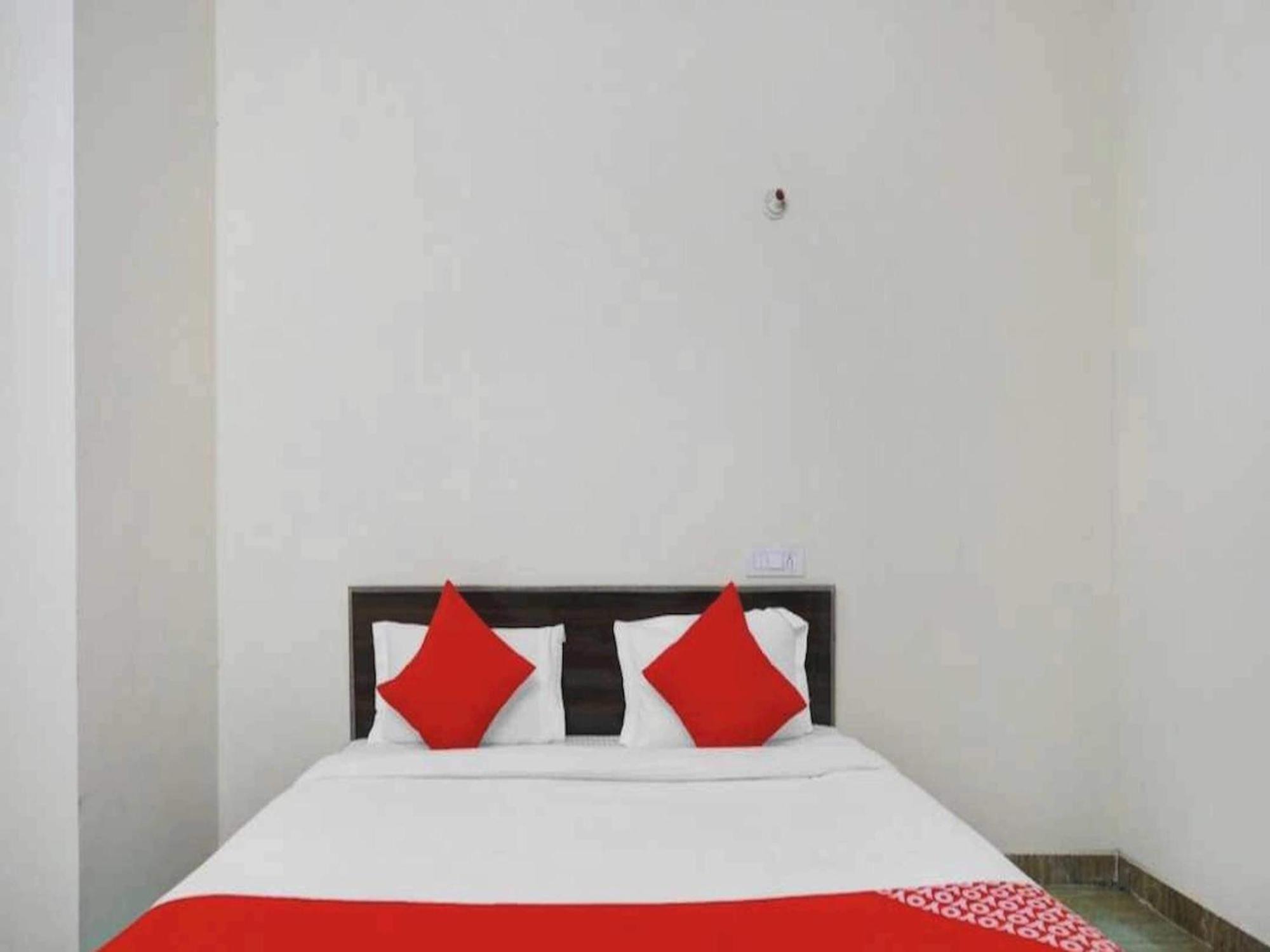 Hotel Sky Bird Bhauli Bagian luar foto