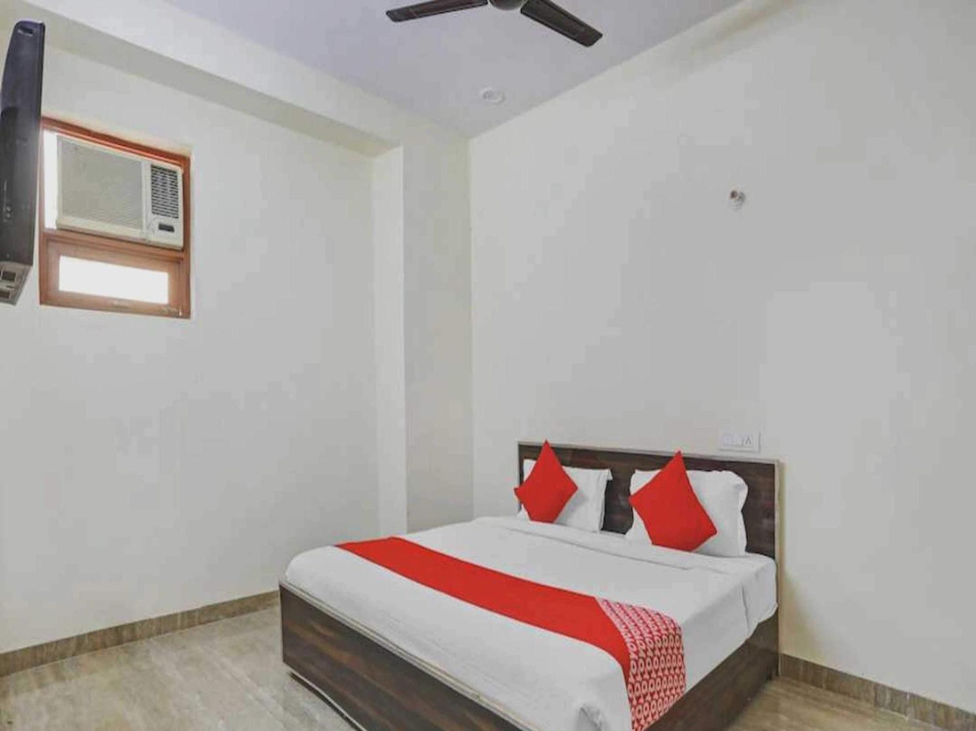 Hotel Sky Bird Bhauli Bagian luar foto