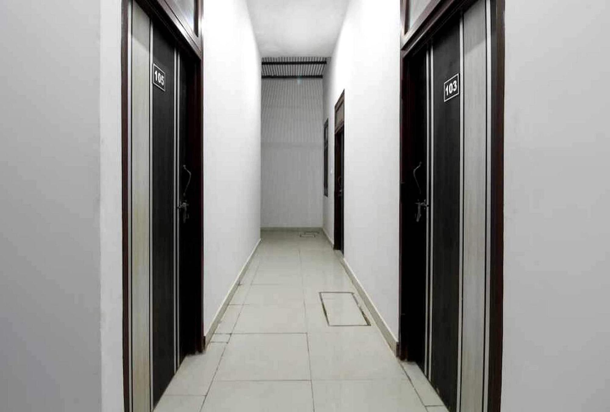 Hotel Sky Bird Bhauli Bagian luar foto