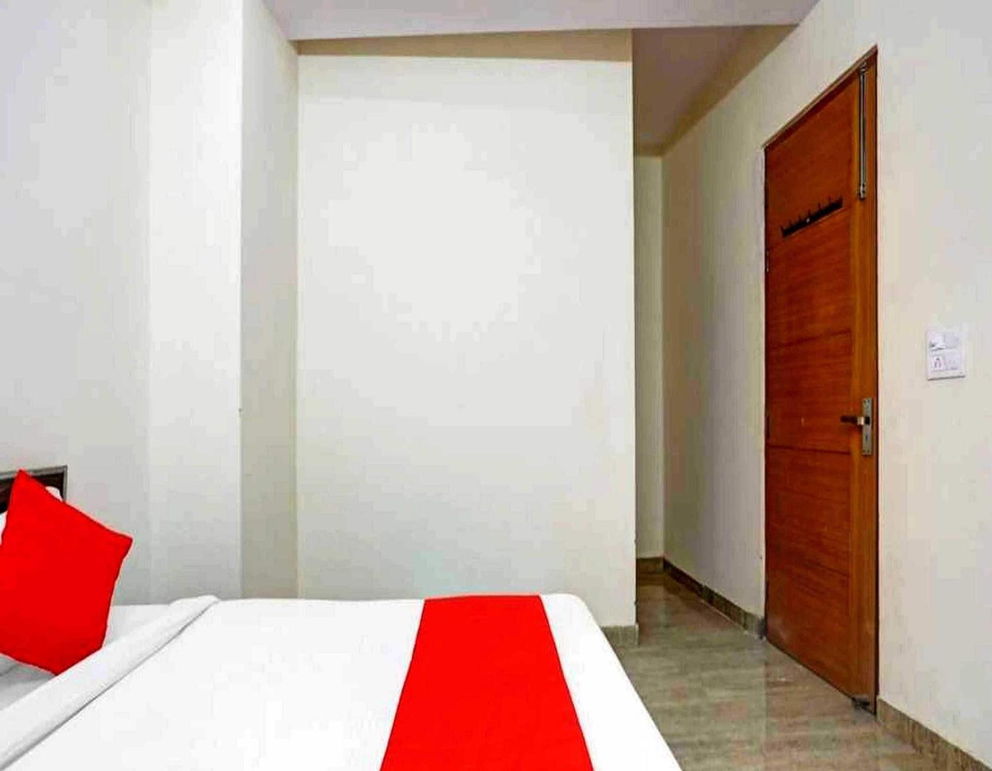 Hotel Sky Bird Bhauli Bagian luar foto