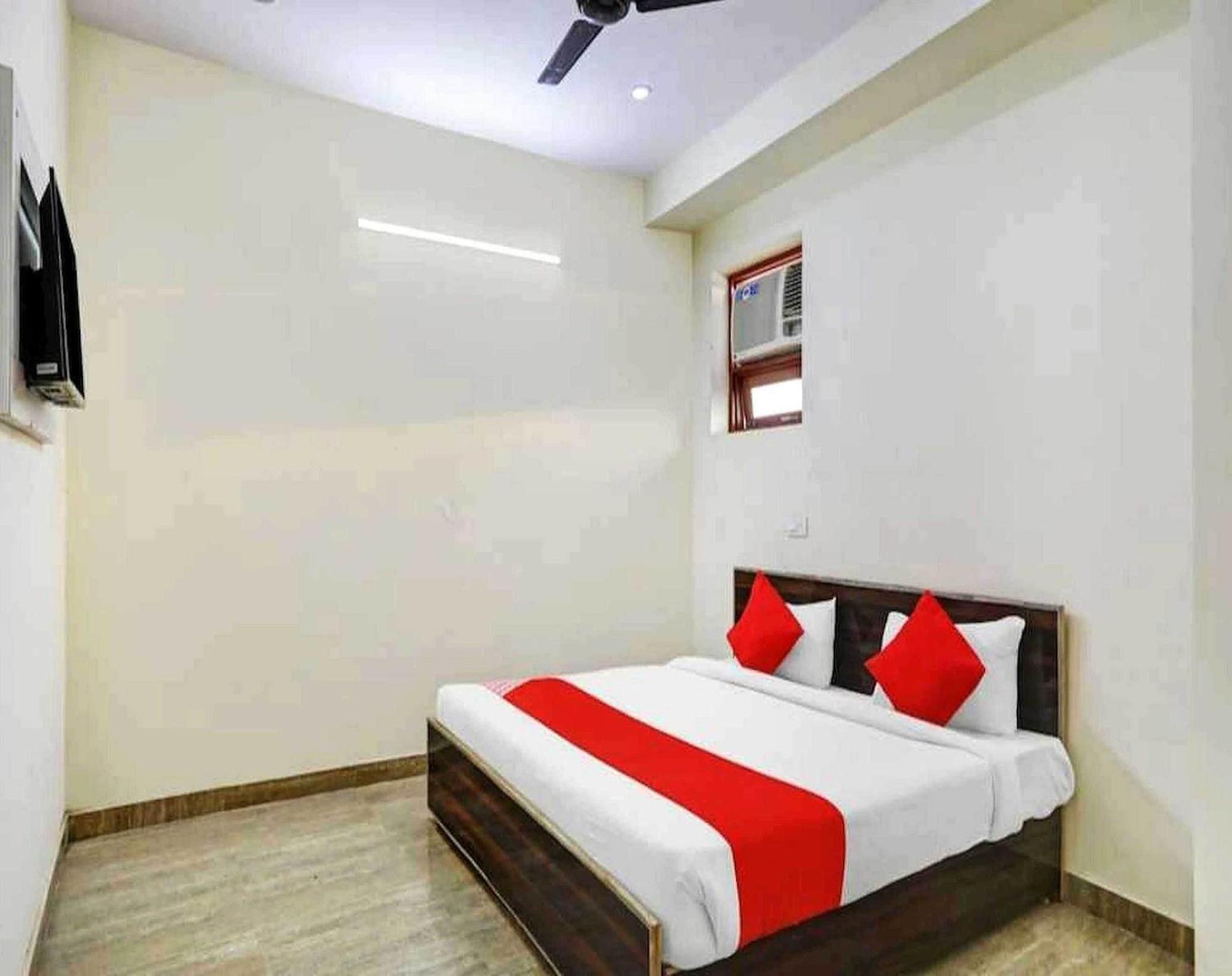 Hotel Sky Bird Bhauli Bagian luar foto