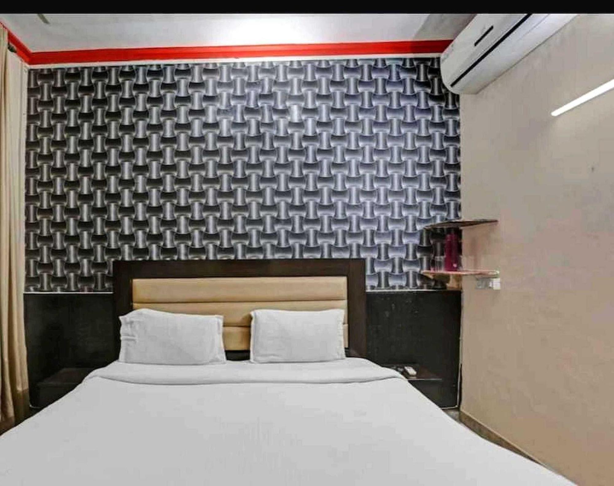 Hotel Sky Bird Bhauli Bagian luar foto