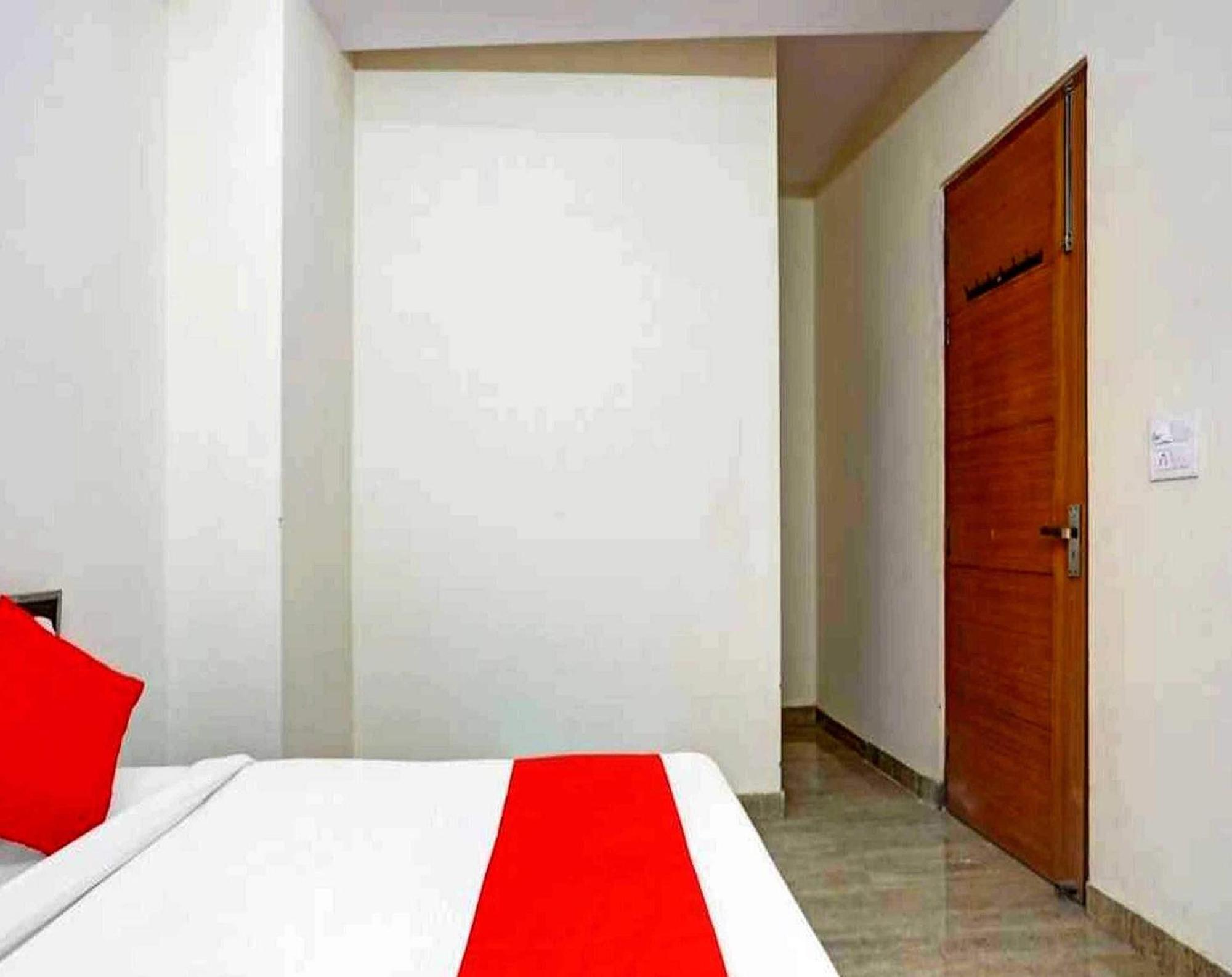 Hotel Sky Bird Bhauli Bagian luar foto