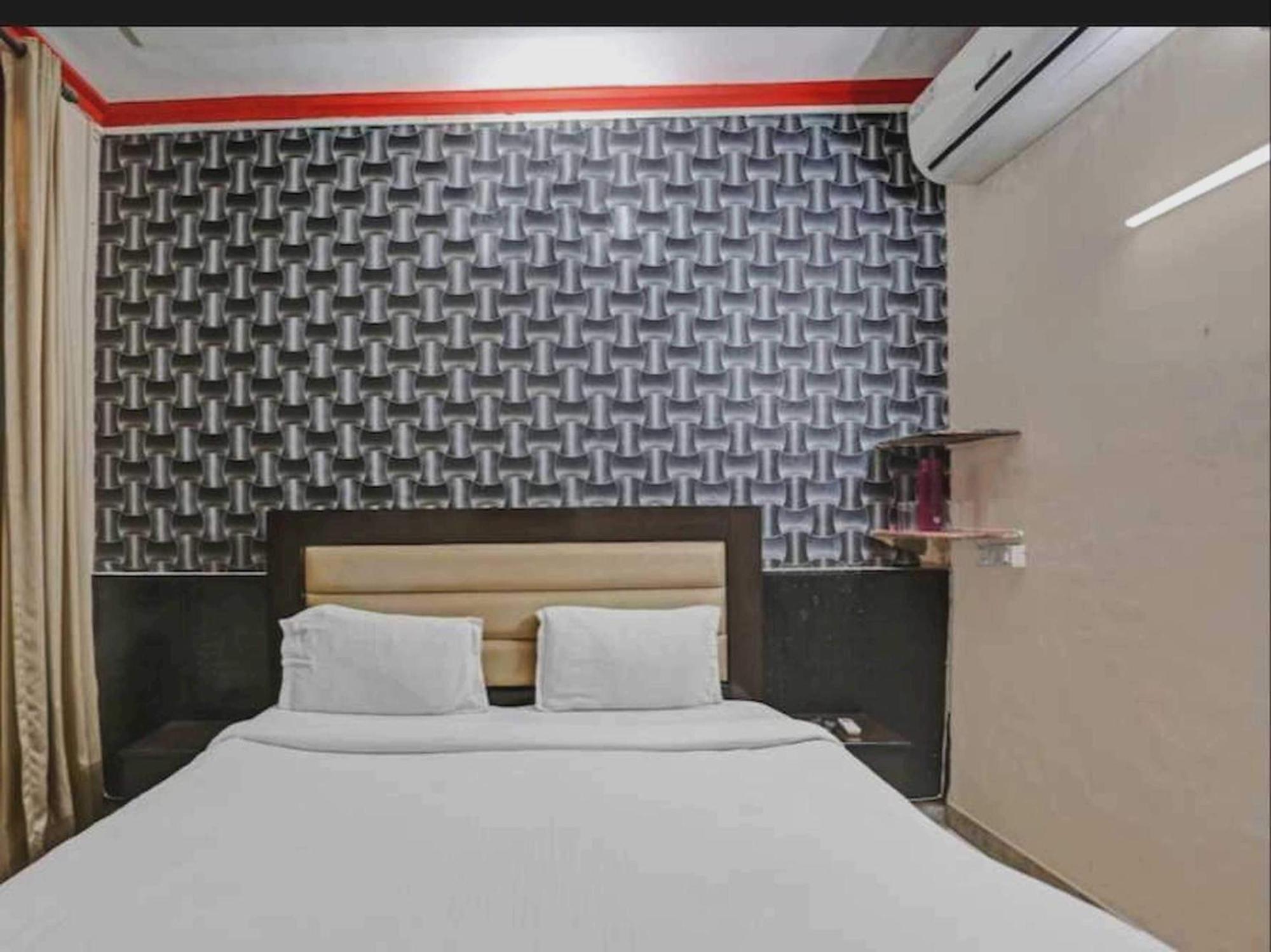 Hotel Sky Bird Bhauli Bagian luar foto