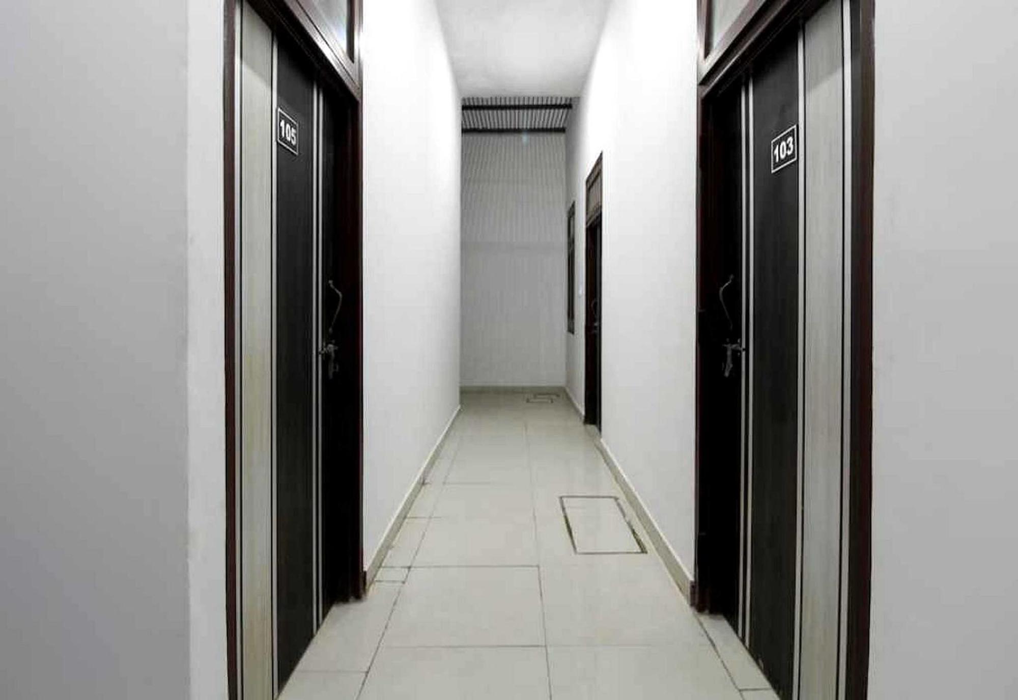 Hotel Sky Bird Bhauli Bagian luar foto