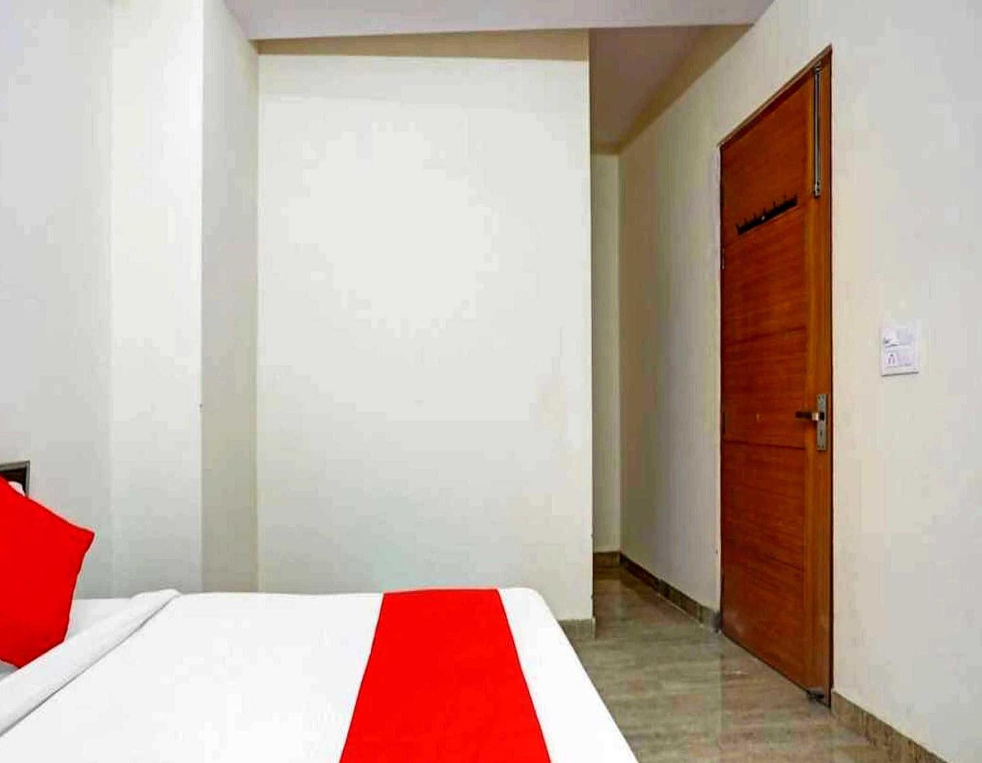 Hotel Sky Bird Bhauli Bagian luar foto