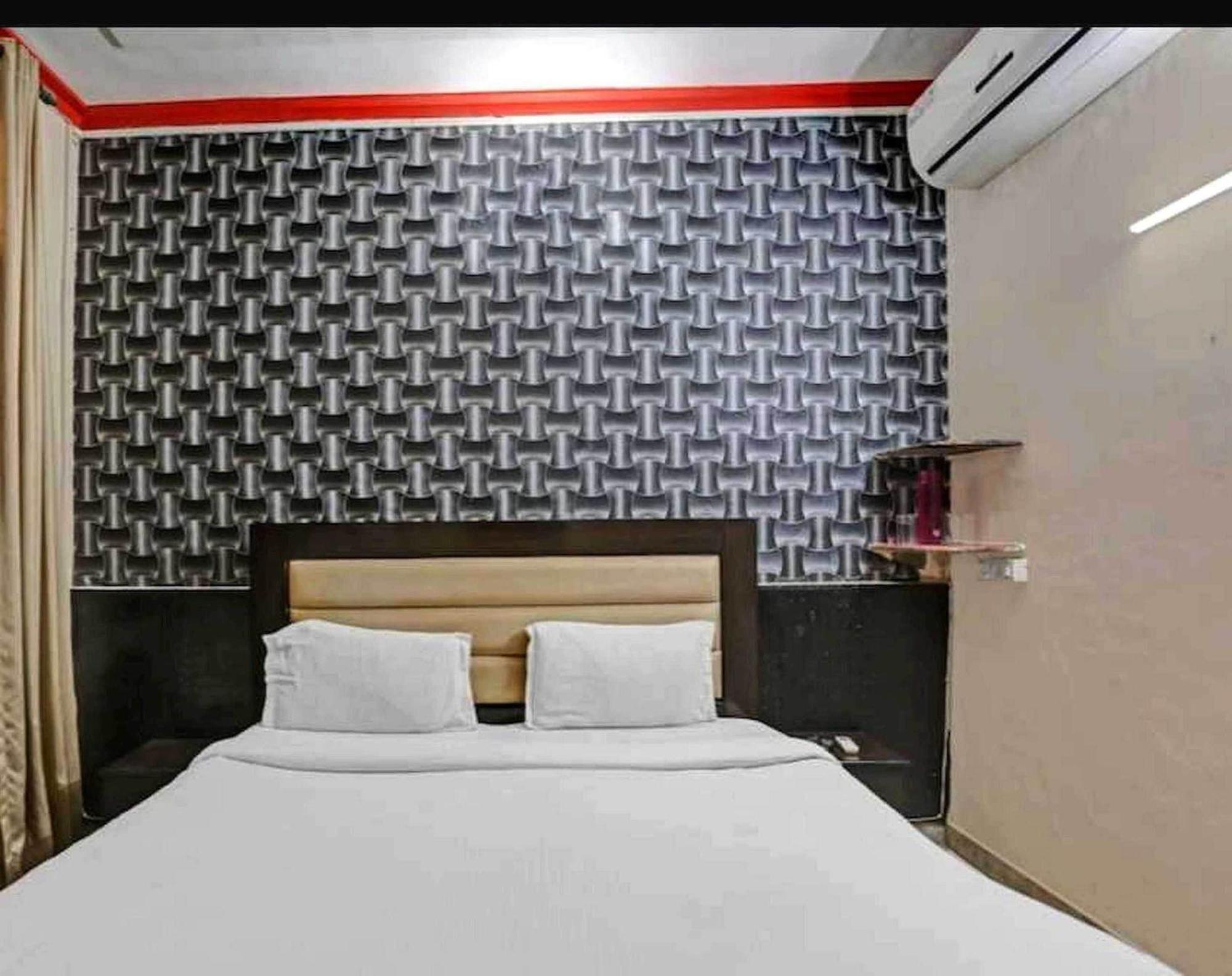 Hotel Sky Bird Bhauli Bagian luar foto