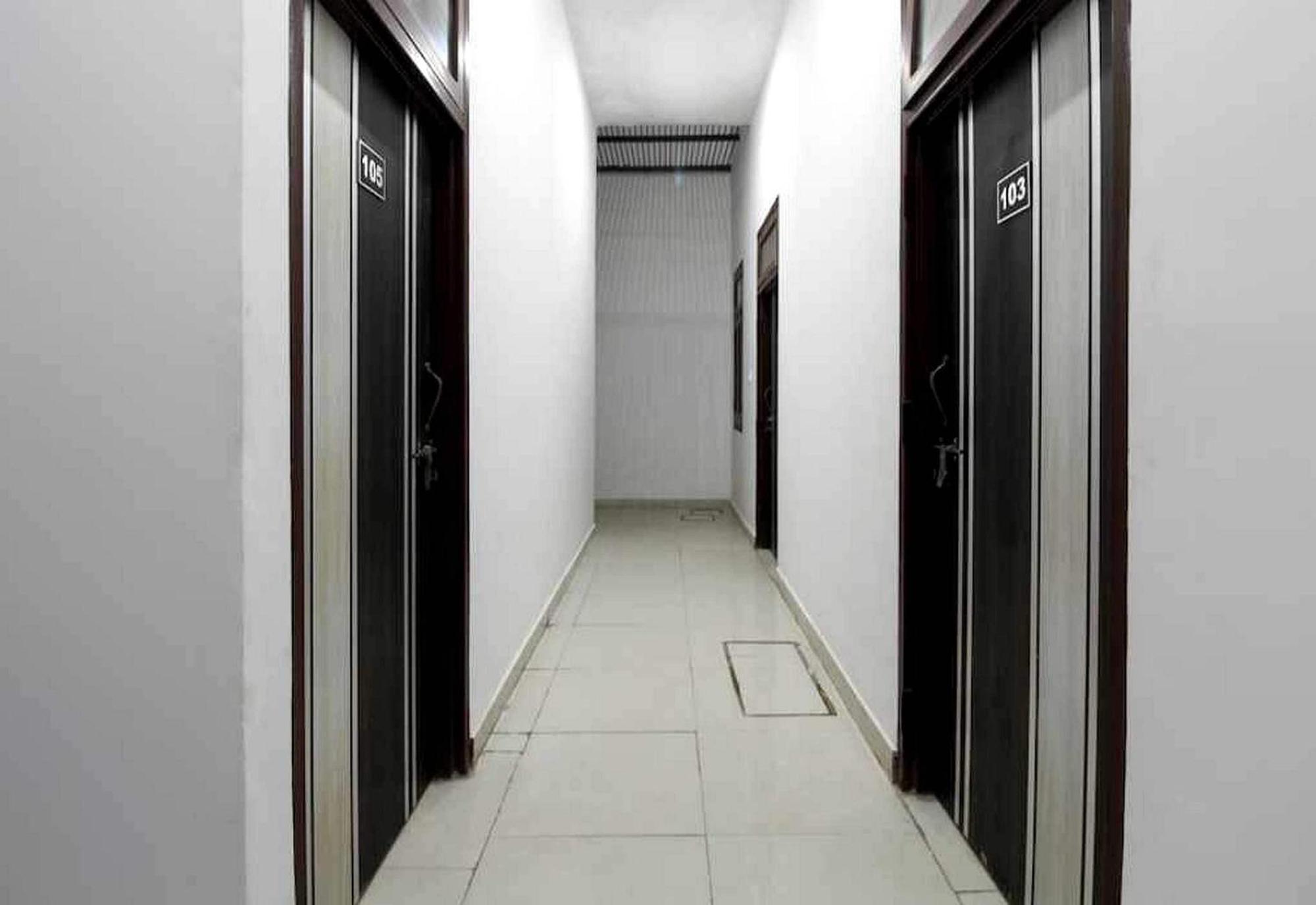 Hotel Sky Bird Bhauli Bagian luar foto