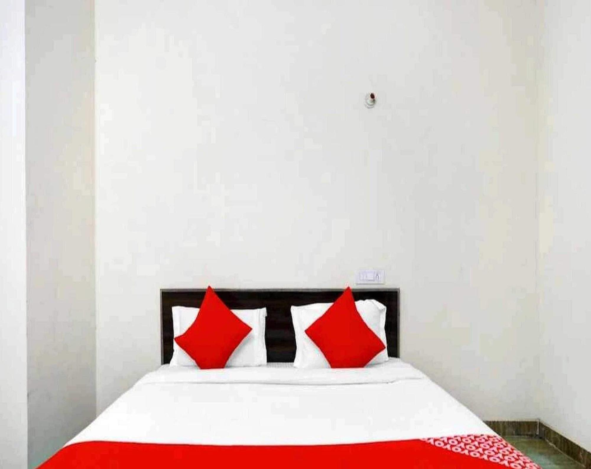 Hotel Sky Bird Bhauli Bagian luar foto