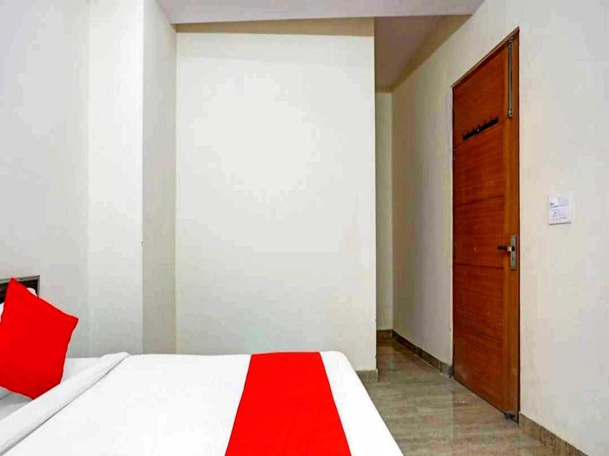 Hotel Sky Bird Bhauli Bagian luar foto